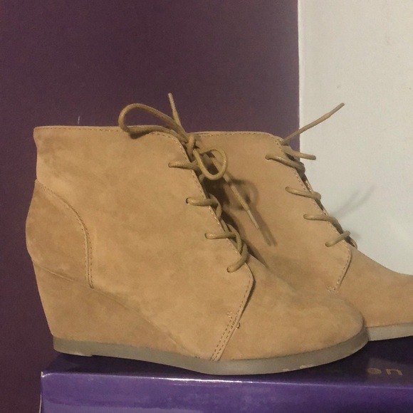 Taupe madden girl wedge booties size 8 1/2 - Picture 5 of 6